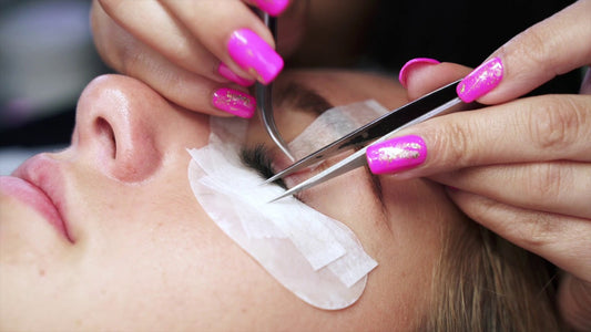 The Ultimate Guide to Wearing False Eyelashes: Tips and Tricks for a Flawless Look